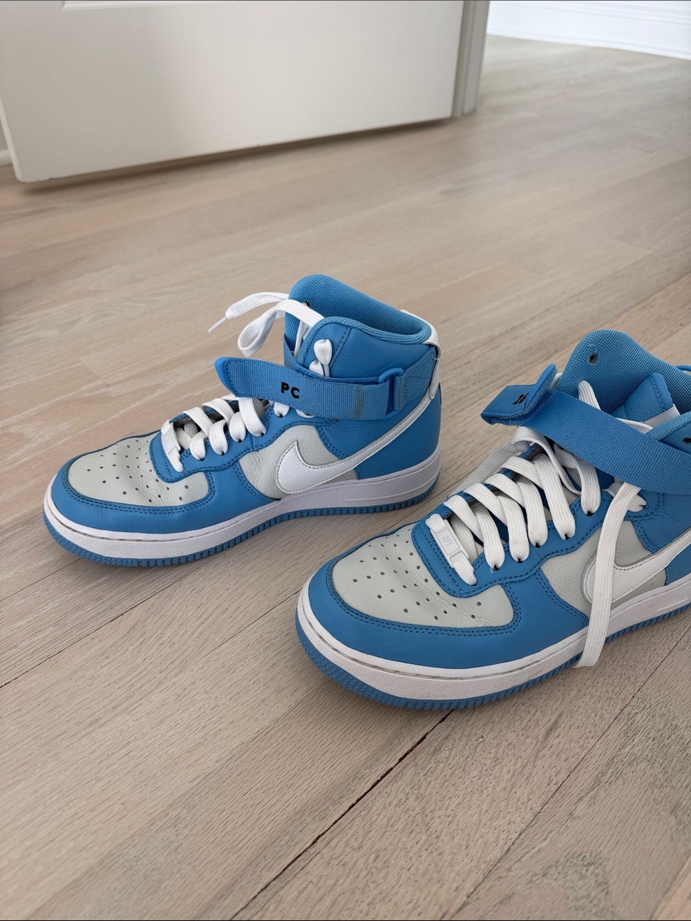 Nike High-Top Sneakers in Blue and White with Ankle Strap